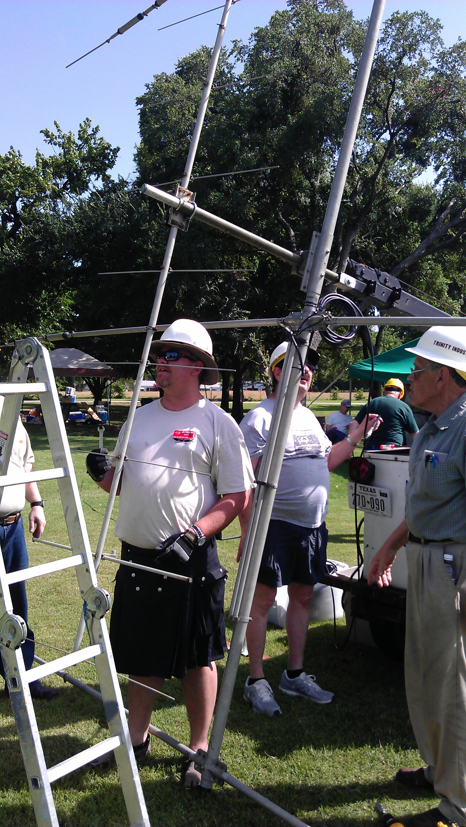 Williams' Belly, Eric, Wayne, Bob, and Jim getting the primary antenna ready