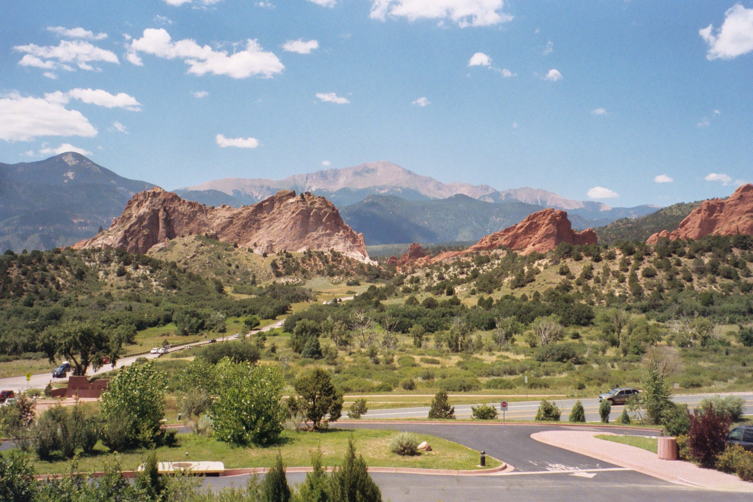 Huh, that rather looks like the Garden of the Gods in Colorado Springs. 